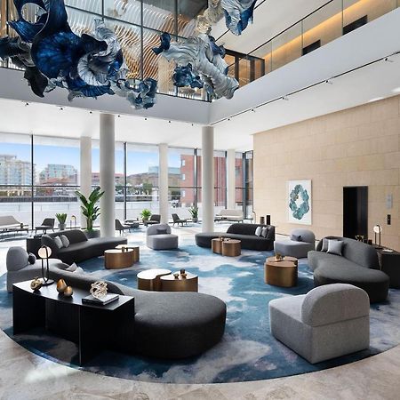 The Westin London City Eksteriør billede The lobby of the hotel